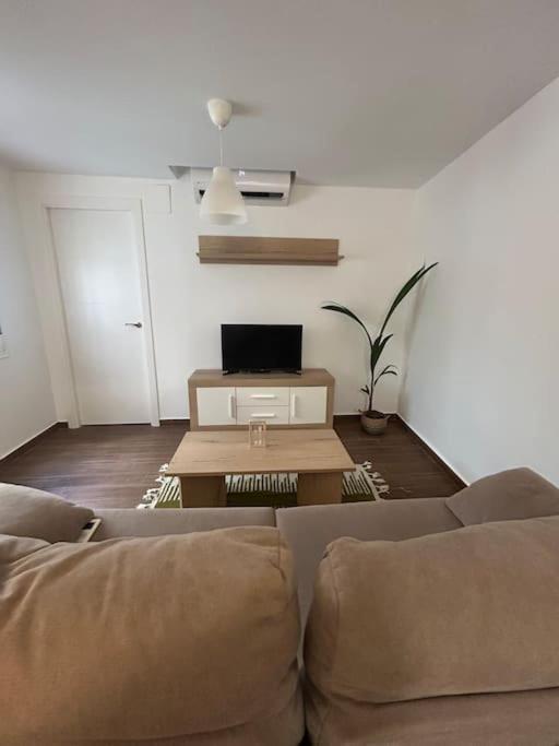 Petite California Duenas Apartment เซบีญา ภายนอก รูปภาพ