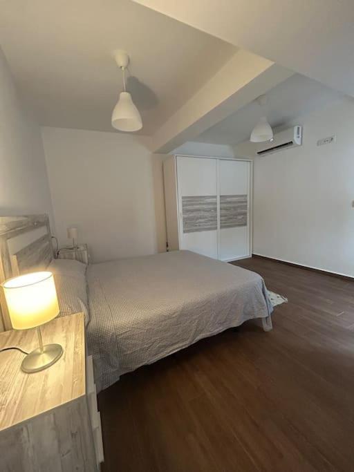 Petite California Duenas Apartment เซบีญา ภายนอก รูปภาพ
