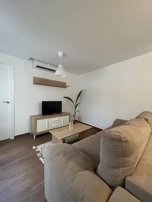 Petite California Duenas Apartment เซบีญา ภายนอก รูปภาพ