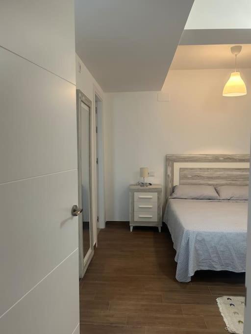 Petite California Duenas Apartment เซบีญา ภายนอก รูปภาพ